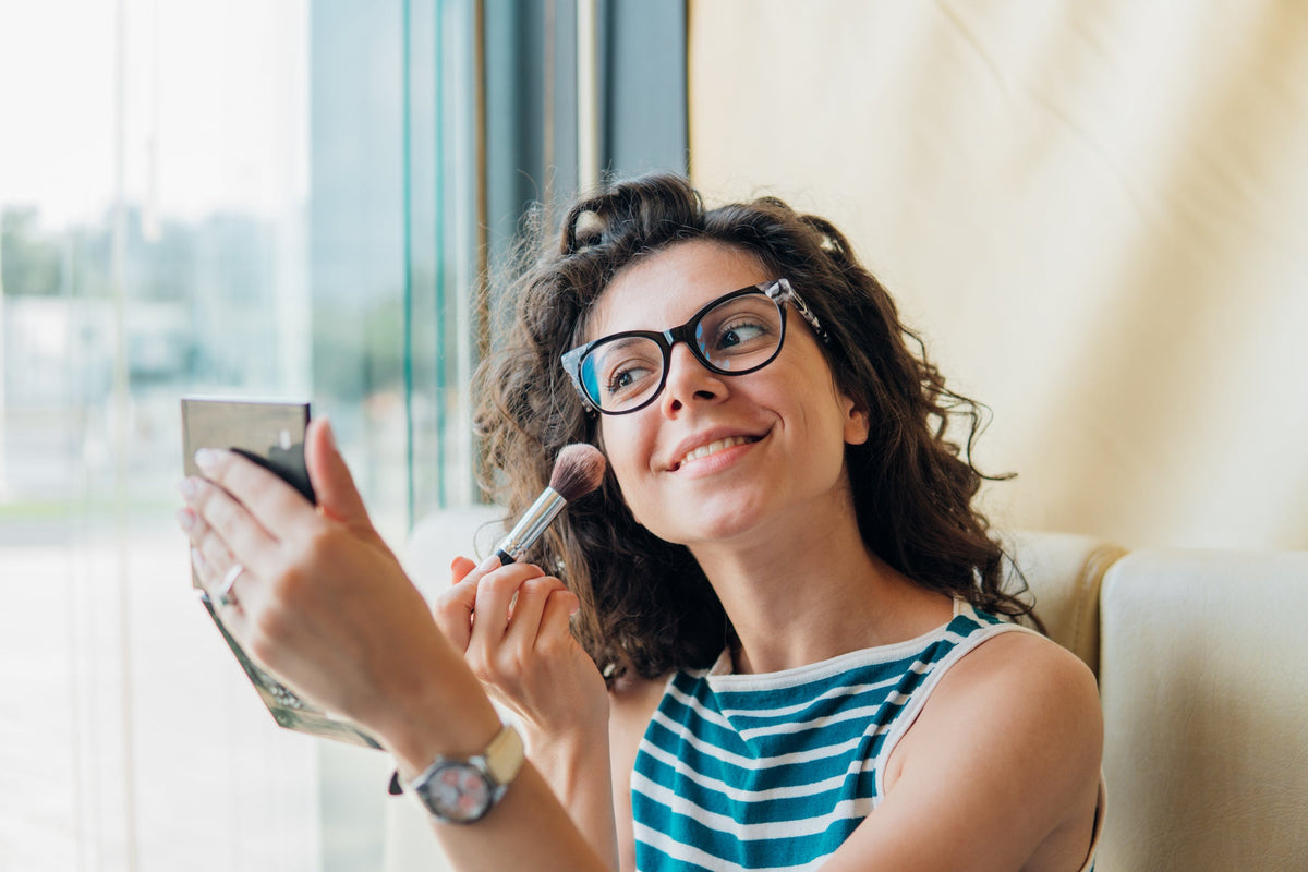 Makeup for People Who Wear Glasses: Tips to Make Your Makeup Stand Out