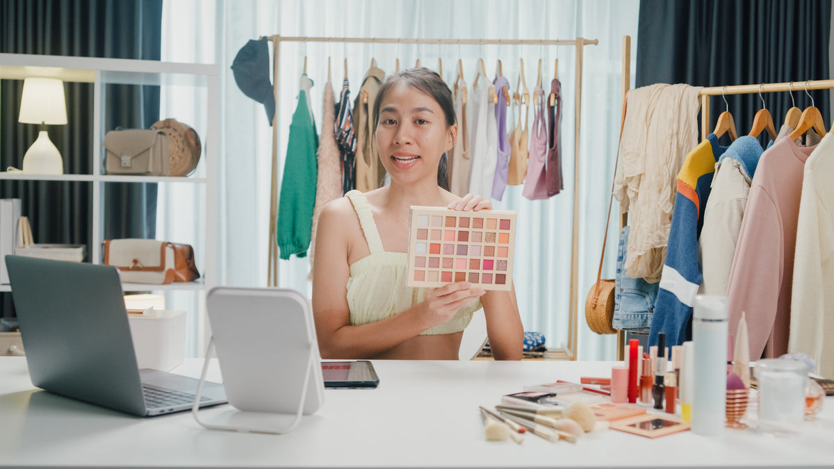 Why Learning Makeup In Person Is Better Than Learning on YouTube